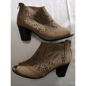 Earth Origins Shaye Leather Ankle Boots Booties Size 9 Taupe Brown Biegle Heel